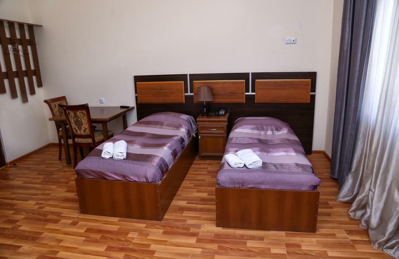 Lara Hotel Goris Exterior photo