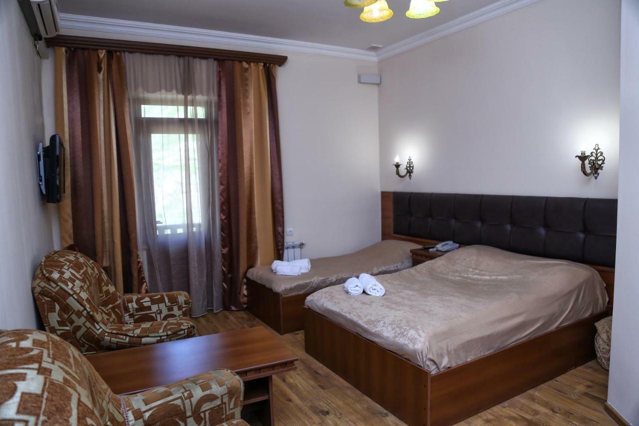 Lara Hotel Goris Exterior photo