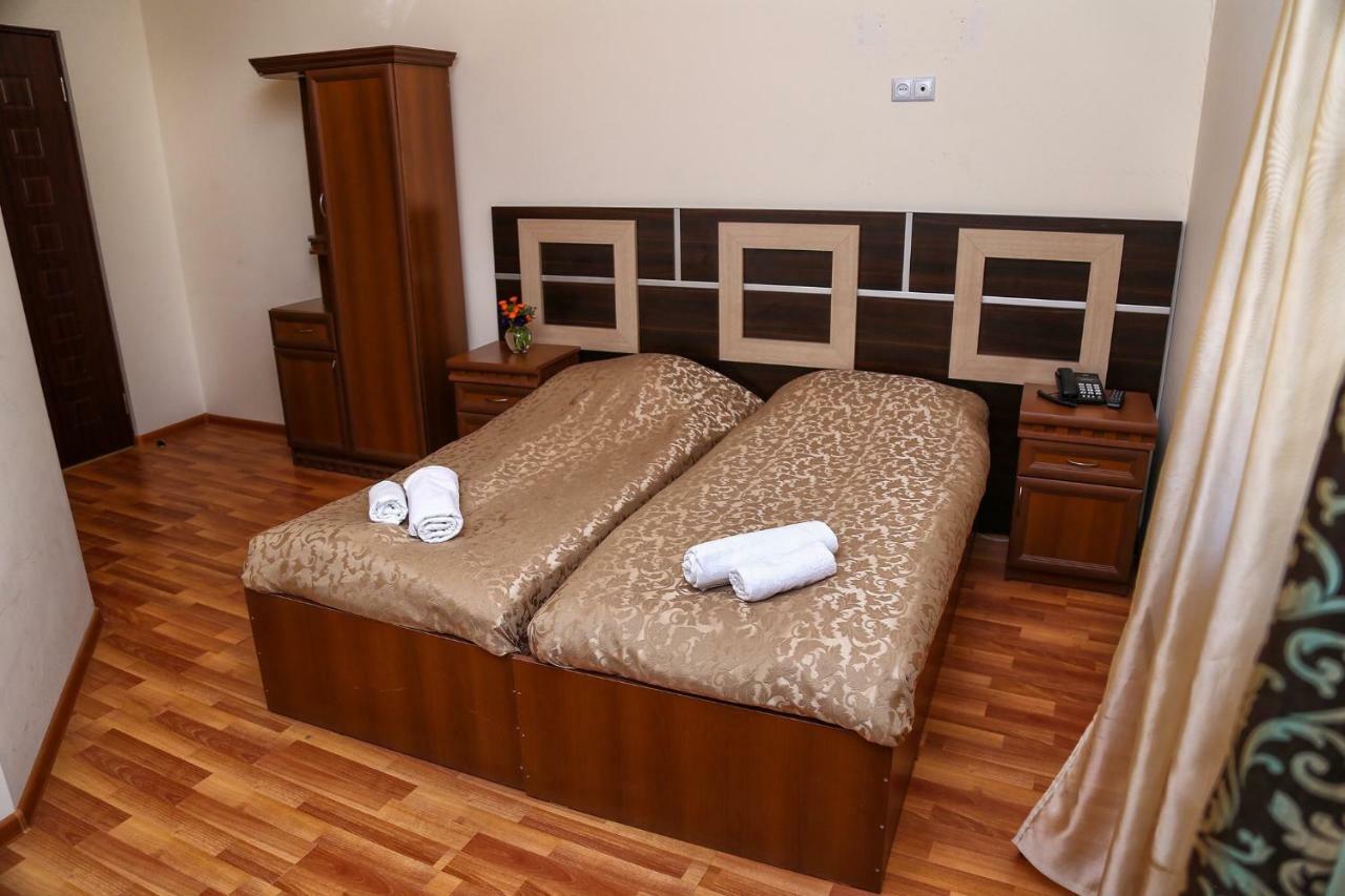 Lara Hotel Goris Exterior photo