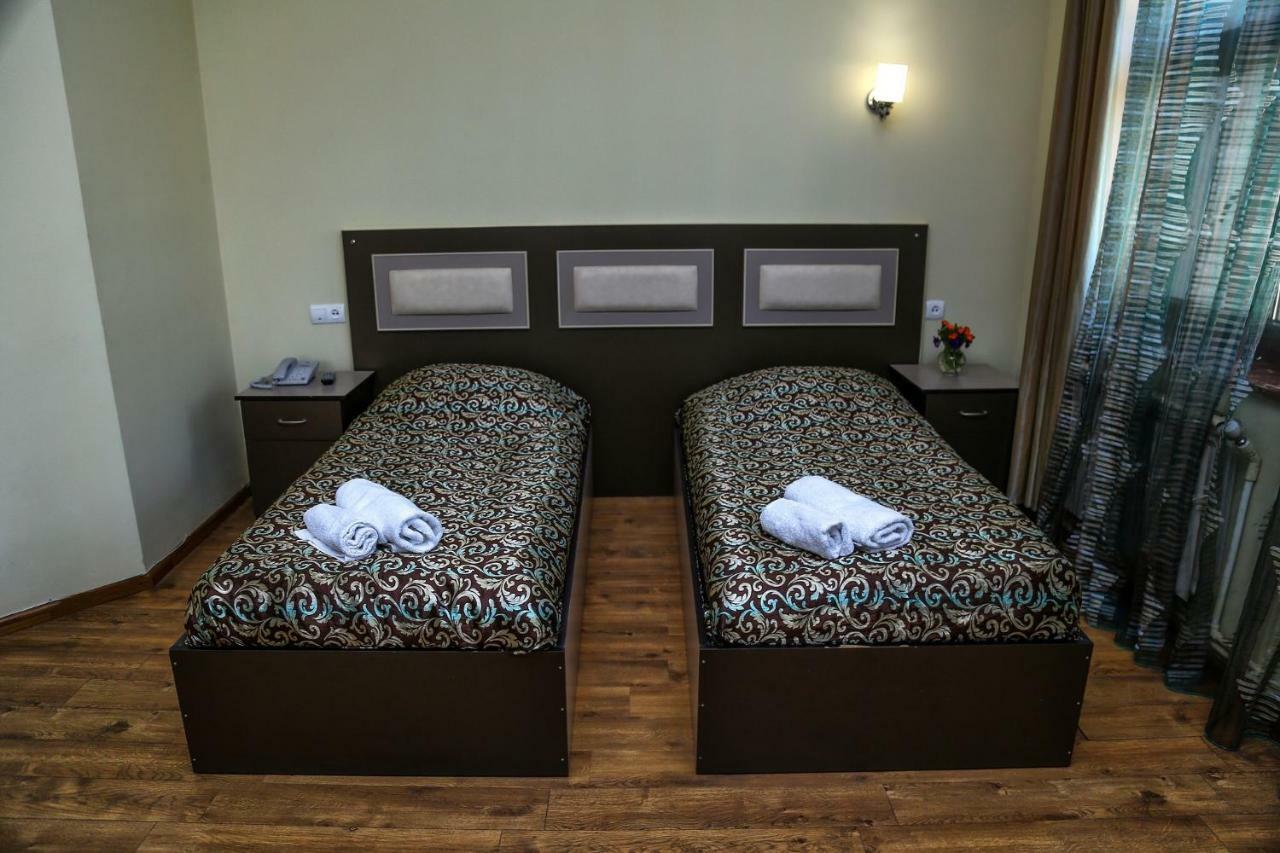 Lara Hotel Goris Exterior photo