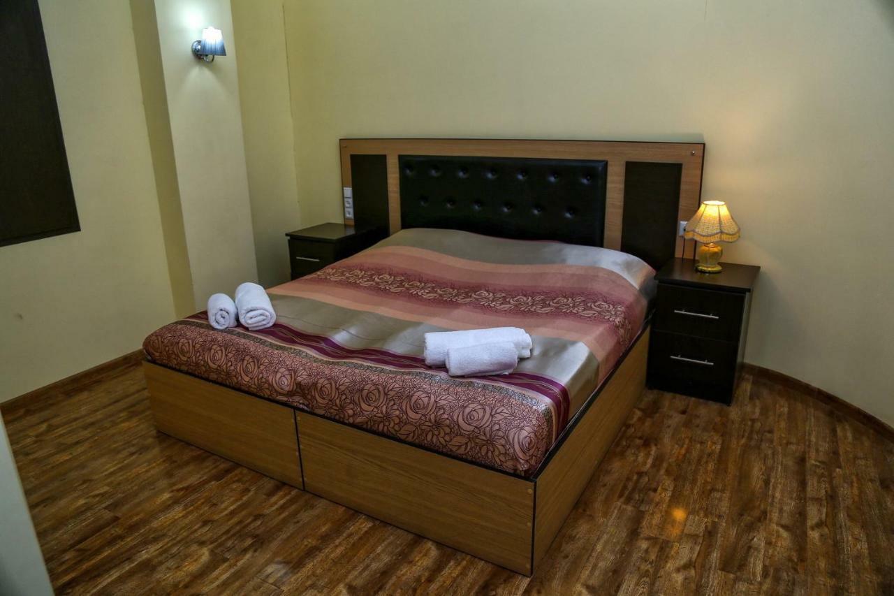 Lara Hotel Goris Exterior photo